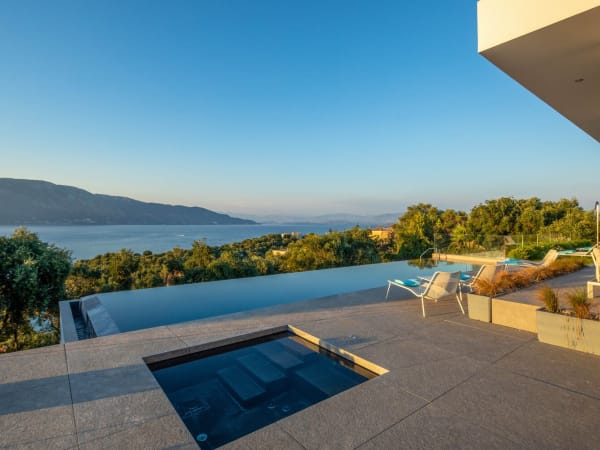 The fabulous pool and Jacuzzi with its view.